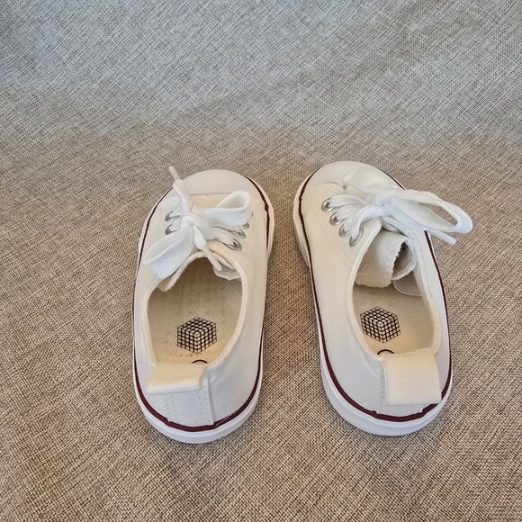 Toddler Unisex White Lace-Up Canvas Sneakers, Size 8 - Picture 4 of 5